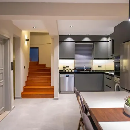 Havuzlu Korunakli Jakuzili ヴィラ フェティエ