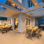 Havuzlu Korunakli Jakuzili Villa