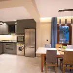 Havuzlu Korunakli Jakuzili Villa *