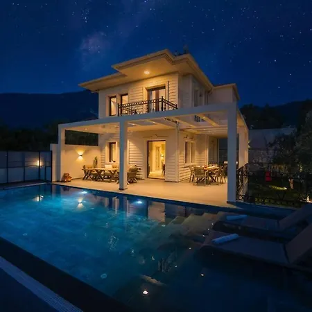 Havuzlu Korunakli Jakuzili Villa Fethiye