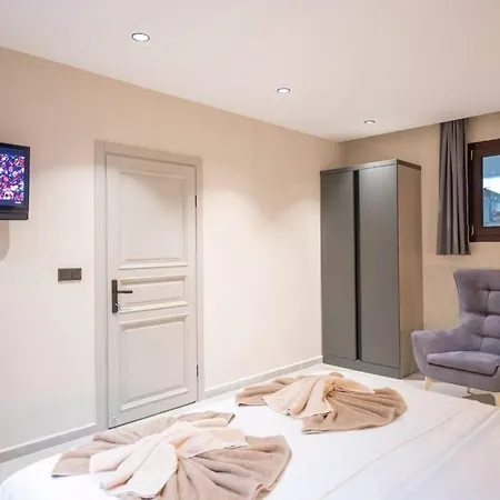 Havuzlu Korunakli Jakuzili Villa *