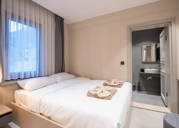 Havuzlu Korunakli Jakuzili Fethiye