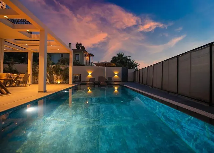 Havuzlu Korunakli Jakuzili Vila