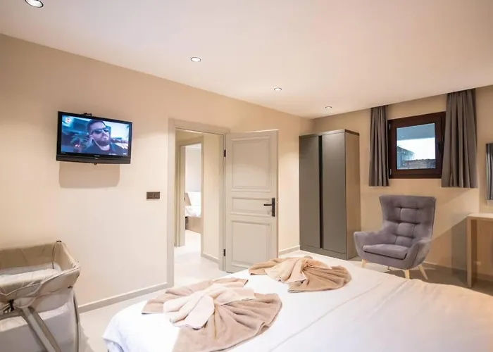 Havuzlu Korunakli Jakuzili Vila