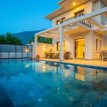 Havuzlu Korunakli Jakuzili Villa Fethiye