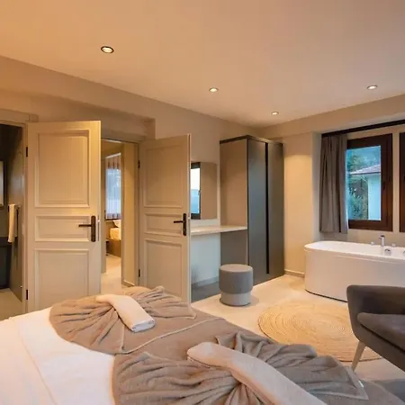 Havuzlu Korunakli Jakuzili Fethiye