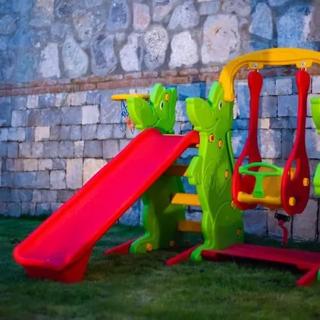 Havuzlu Korunaklı Jakuzili *