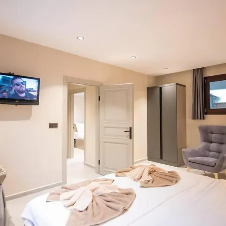 Havuzlu Korunaklı Jakuzili Villa