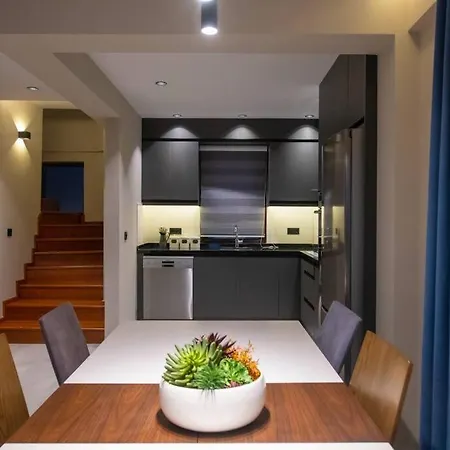 Havuzlu Korunakli Jakuzili