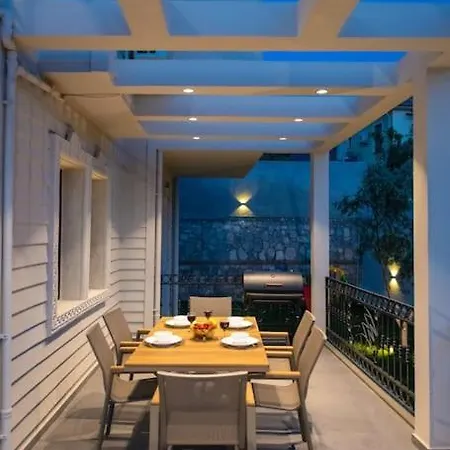 Villa Havuzlu Korunaklı Jakuzili *