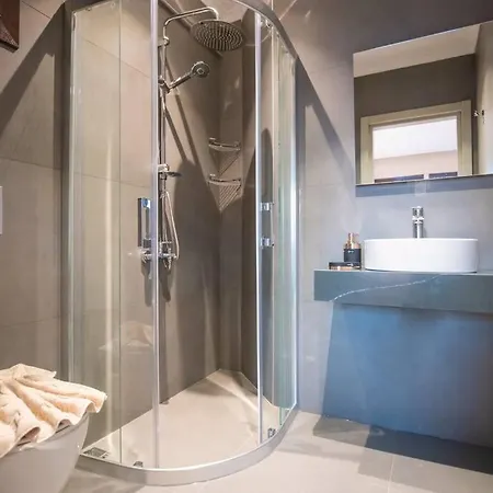 Havuzlu Korunakli Jakuzili *