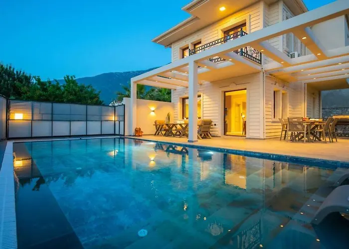 Havuzlu Korunakli Jakuzili Villa Fethiye