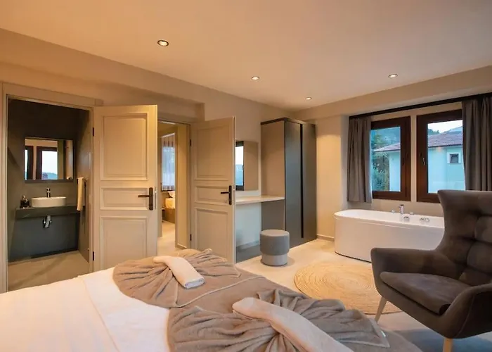 Havuzlu Korunakli Jakuzili Fethiye