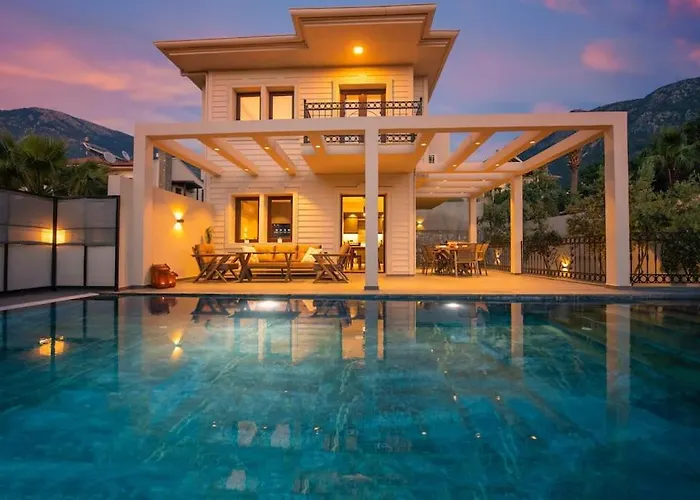 Havuzlu Korunakli Jakuzili Villa