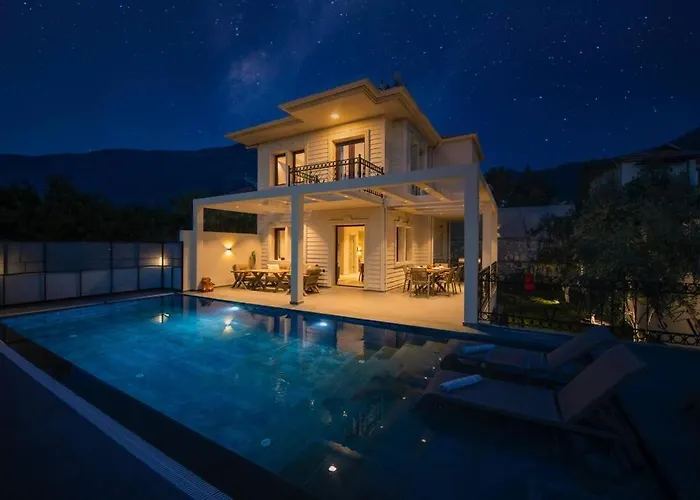 Havuzlu Korunakli Jakuzili Villa Fethiye