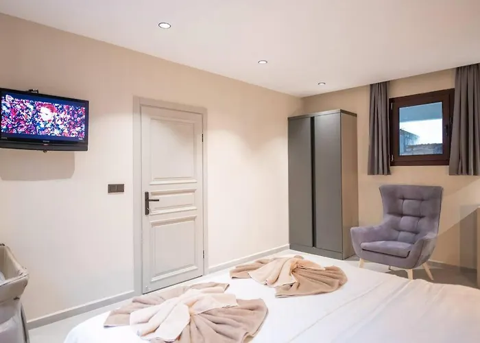 Havuzlu Korunakli Jakuzili Villa *