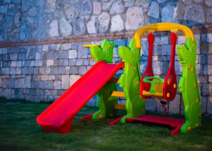 Havuzlu Korunakli Jakuzili *