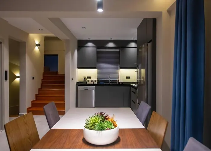 Havuzlu Korunakli Jakuzili